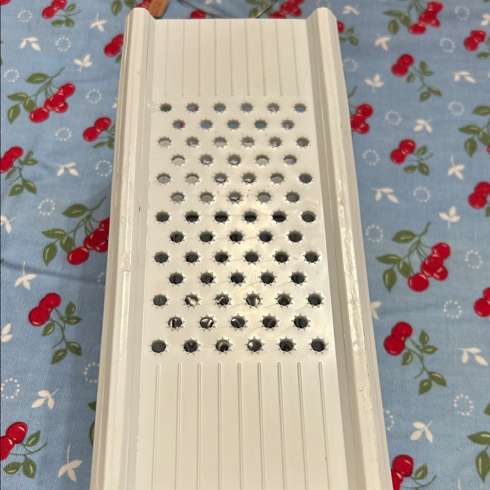 Green and White Cheese Grater Set - Picture 12 of 16